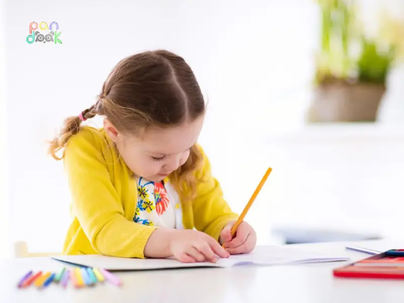انتخاب بهترین قلم و خودکار برای کودکان چپ‌دست | ویژگی‌های ضروری
